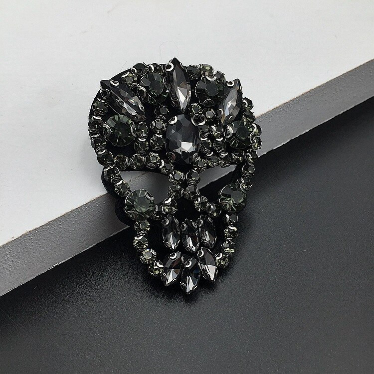 Υψηλής ποιότητας τρισδιάστατα χειροποίητα στρας με χάντρες Μπαλώματα κρανίου για ρούχα Biker Jeans Μαύρα πανκ κεντήματα απλικέ Διακριτικά ρίγες