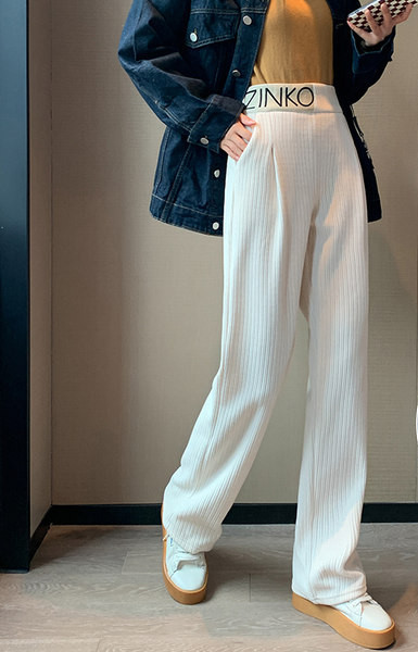 Ležerne ženske hlače - sa natpisom