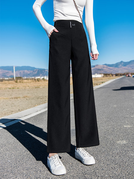 Pantaloni largi de dama cu buzunar