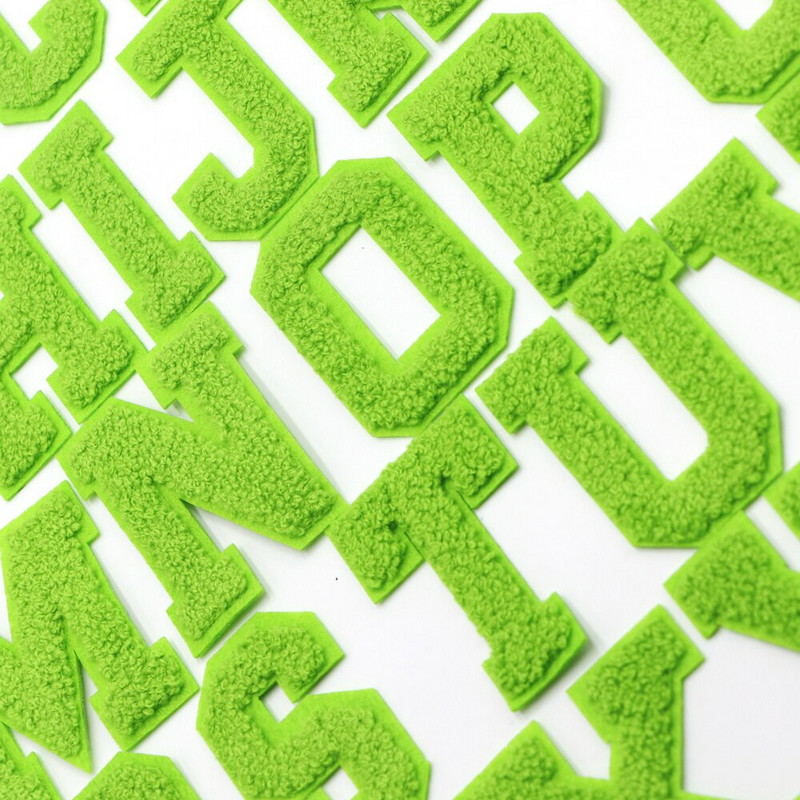 1 ΤΕΜ Πράσινο 7,2 εκατοστών σενίλ Letter Patch Iron on Patch Name Letter Patch For Jeans Clothes Επισκευαστικό μπλουζάκι Alphabet Patch Badges