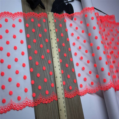 Neoonvärvi tikitud tüllpitsiga meisterdamise kleidi õmblemine värviline pehme kameevõrk kahepoolne tikkimispits nõeltega töötamiseks