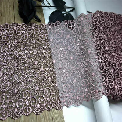 Neoonvärvi tikitud tüllpitsiga meisterdamise kleidi õmblemine värviline pehme kameevõrk kahepoolne tikkimispits nõeltega töötamiseks