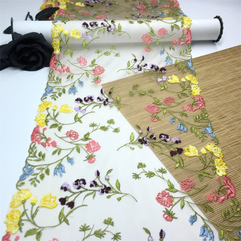 Neoonvärvi tikitud tüllpitsiga meisterdamise kleidi õmblemine värviline pehme kameevõrk kahepoolne tikkimispits nõeltega töötamiseks