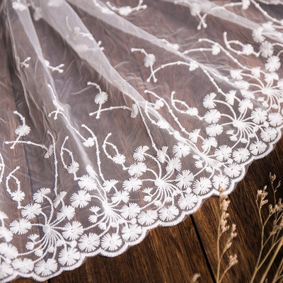 1 jardo baltas nėrinių audinys, 32 cm pločio medvilnė, išsiuvinėti siuvimo reikmenys, juostelės nėrinių puošta suknelė „pasidaryk pats“ drabužių užuolaidos priedai