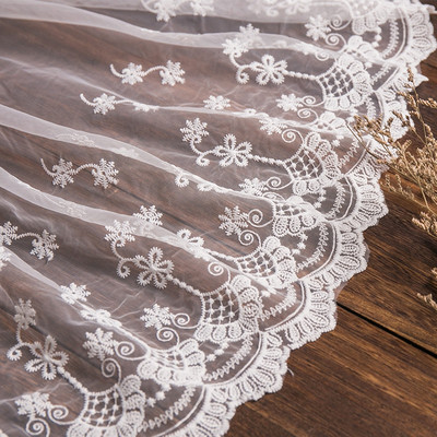 1 jardo baltas nėrinių audinys, 32 cm pločio medvilnė, išsiuvinėti siuvimo reikmenys, juostelės nėrinių puošta suknelė „pasidaryk pats“ drabužių užuolaidos priedai