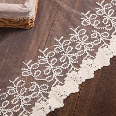 1 jardo baltas nėrinių audinys, 32 cm pločio medvilnė, išsiuvinėti siuvimo reikmenys, juostelės nėrinių puošta suknelė „pasidaryk pats“ drabužių užuolaidos priedai