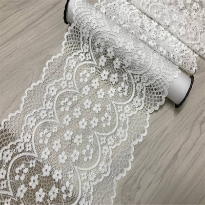 (2M/partii) Elastne pitsiäärne kamm, veniv pitspesu, õmblemine käsitööpitsiga, tikitud lilleline pitskangas