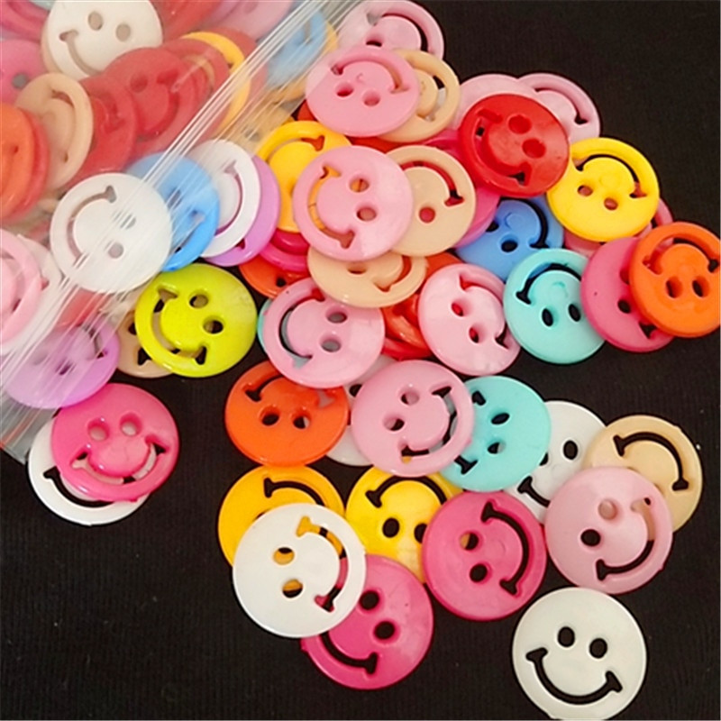 suoja U PICK 100PCS/lot New Lots Colors Flatback Smile Plastični gumbi Dječja odjeća Pribor za šivanje DIY Scrapbooking