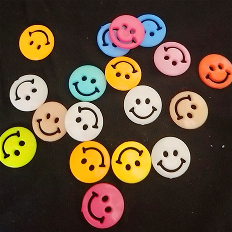 suoja U PICK 100PCS/lot New Lots Colors Flatback Smile Plastični gumbi Dječja odjeća Pribor za šivanje DIY Scrapbooking