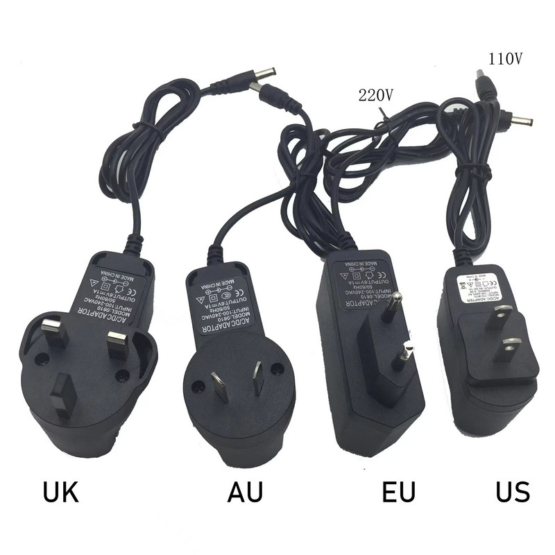 Šivaći stroj Mini prijenosno noćno svjetlo za kućanstvo Nožna pedala Ravna linija Ručni stol Komplet s dva konca Električna kućanska roba