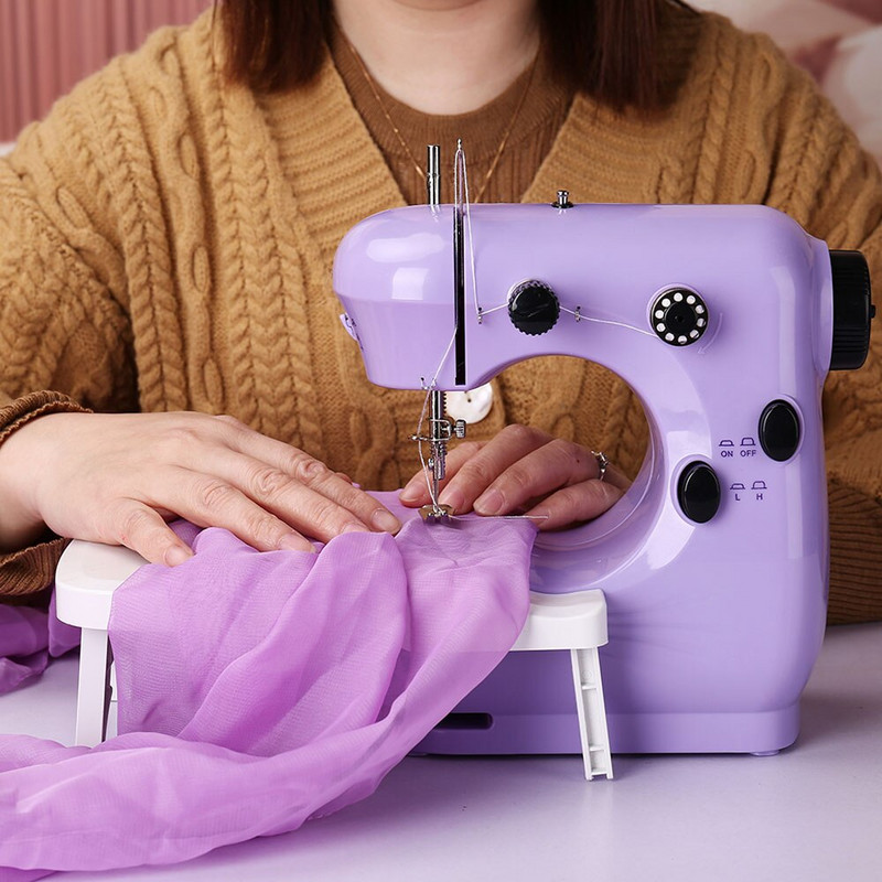 Ραπτομηχανή INNE Mini Portable Assistant Household Handheld Electrec with Night Light Foot Pedal Straight Line Two Thread Kit