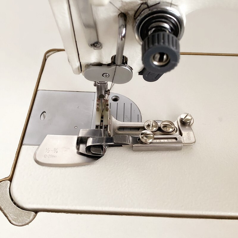 Liant reglabil DY203 pentru mașină de cusut industrială cu cusături, atașament pentru gletuș cu swing-away, plin cu cusături plat.