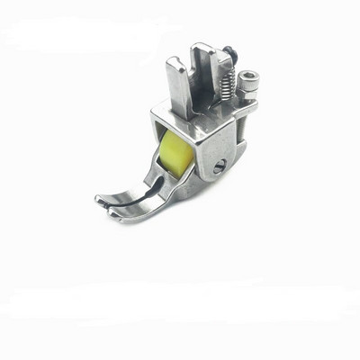 Βιομηχανική ραπτομηχανή Πίεση ποδιών τεσσάρων τύπων για φαρδιά είδη υφασμάτινων υφασμάτων Λαστιχένιο σίδερο με δόντια