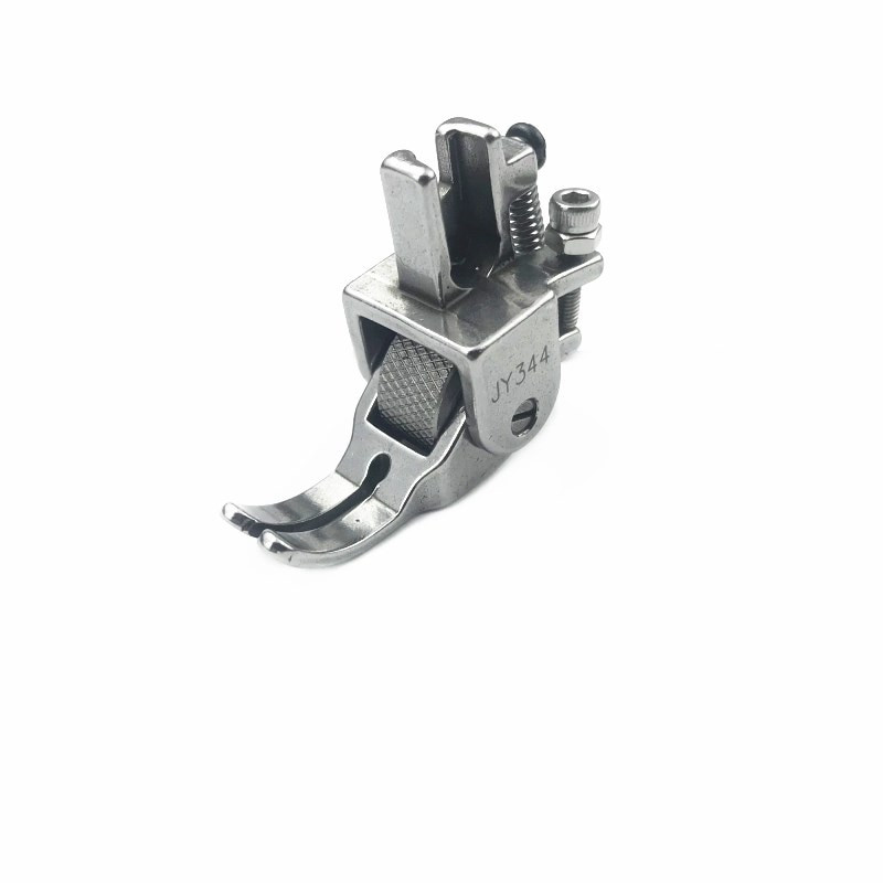 Βιομηχανική ραπτομηχανή Πίεση ποδιών τεσσάρων τύπων για φαρδιά είδη υφασμάτινων υφασμάτων Λαστιχένιο σίδερο με δόντια