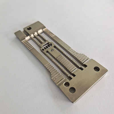 QX YUN Piese pentru mașina de cusut Placă de ac pentru YAMATO 4 ace și 6 fire tăiere simplă tăiere dublă Calitate bună