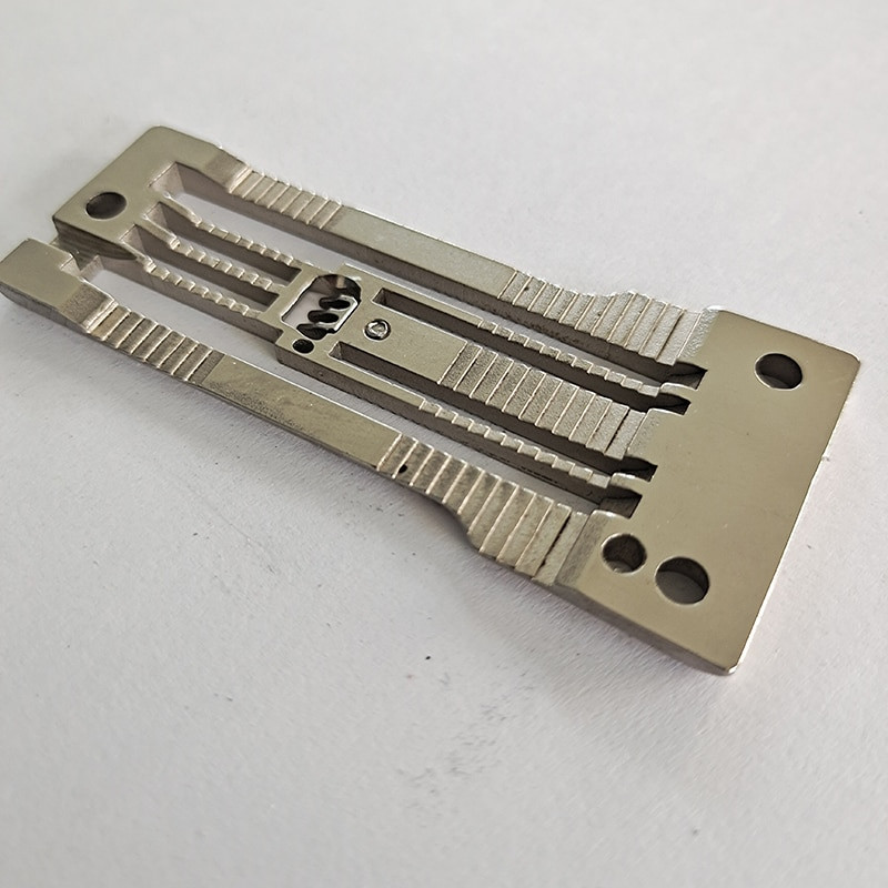 QX YUN Piese pentru mașina de cusut Placă de ac pentru YAMATO 4 ace și 6 fire tăiere simplă tăiere dublă Calitate bună