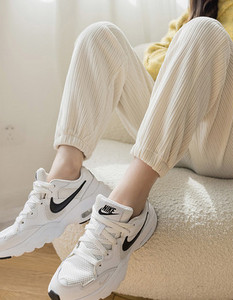 Ležerne ženske hlače s džepovima - crne i bež boje