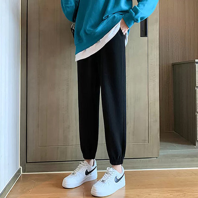 Pantaloni sport curați pentru femeile însărcinate