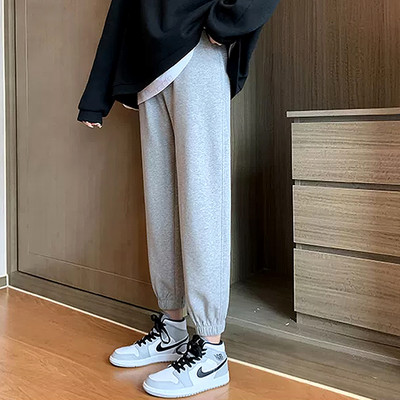 Pantaloni sport curați pentru femeile însărcinate