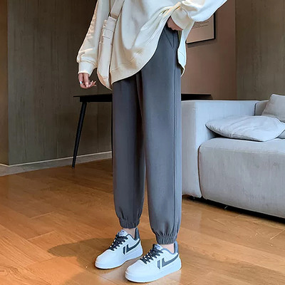 Pantaloni sport curați pentru femeile însărcinate