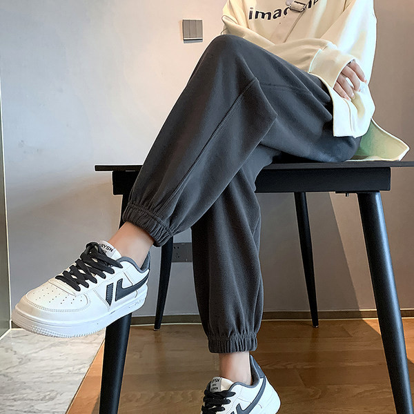 Pantaloni sport curați pentru femeile însărcinate