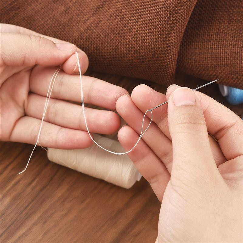 36 spalvų 100 % poliesterio verpalai Siuvimo siūlų ritinėlis Rankinis siuvinėjimas 400 metrų kiekviena ritė Patvari namų siuvimui