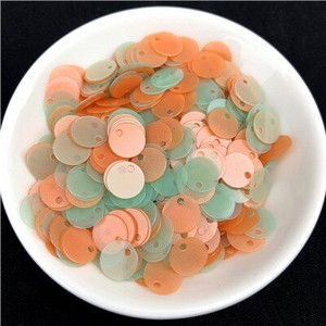 1 pakk mitmes suuruses 6 mm 8 mm 10 mm lamedad ümmargused litrid Matid sädelevad PVC litrid naisterõivaste aksessuaarid