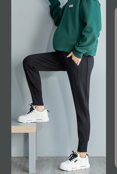 Naiste vabaaja taskutega rasedapüksid