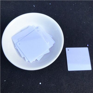 100 tk/partii 30 mm suured nelinurksed litrid Paillettes Lame PVC lahtised litrid naiste rõivaste õmblustarvikud 1 auguga