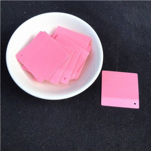 100 tk/partii 30 mm suured nelinurksed litrid Paillettes Lame PVC lahtised litrid naiste rõivaste õmblustarvikud 1 auguga