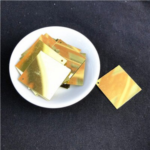 100 tk/partii 30 mm suured nelinurksed litrid Paillettes Lame PVC lahtised litrid naiste rõivaste õmblustarvikud 1 auguga