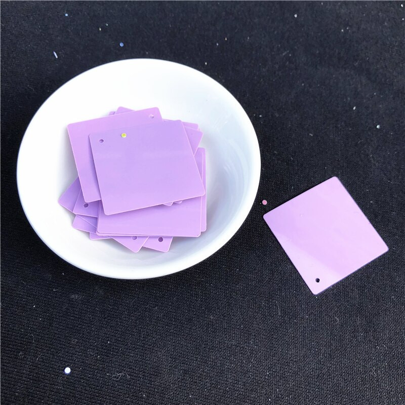 100 tk/partii 30 mm suured nelinurksed litrid Paillettes Lame PVC lahtised litrid naiste rõivaste õmblustarvikud 1 auguga