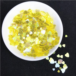 Roosikristall 3mm 4mm 6mm mitmes suuruses 3000tk armastuse südame kujuga lahtised litrid Pailletid küünekunsti jaoks, pulmakaunistuste konfettid