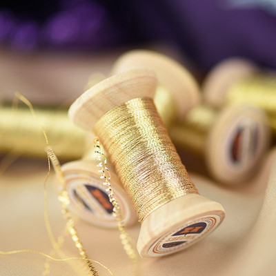 Γαλλική κλωστή κεντήματος Κεχριμπάρι χρυσή σειρά από χρυσό νήμα κέντημα καρούλι πολύχρωμη χρυσή κλωστή κέντημα 50 μέτρα ρολό