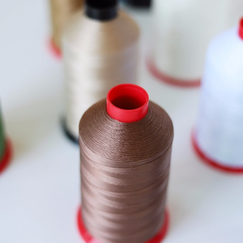 4200 μέτρα TEX 45 Nylon Bonded Thread V46 δερμάτινη ταπετσαρία, καμβάς υψηλής αντοχής κλωστή ραπτικής βαρέως τύπου 210D/2 225g