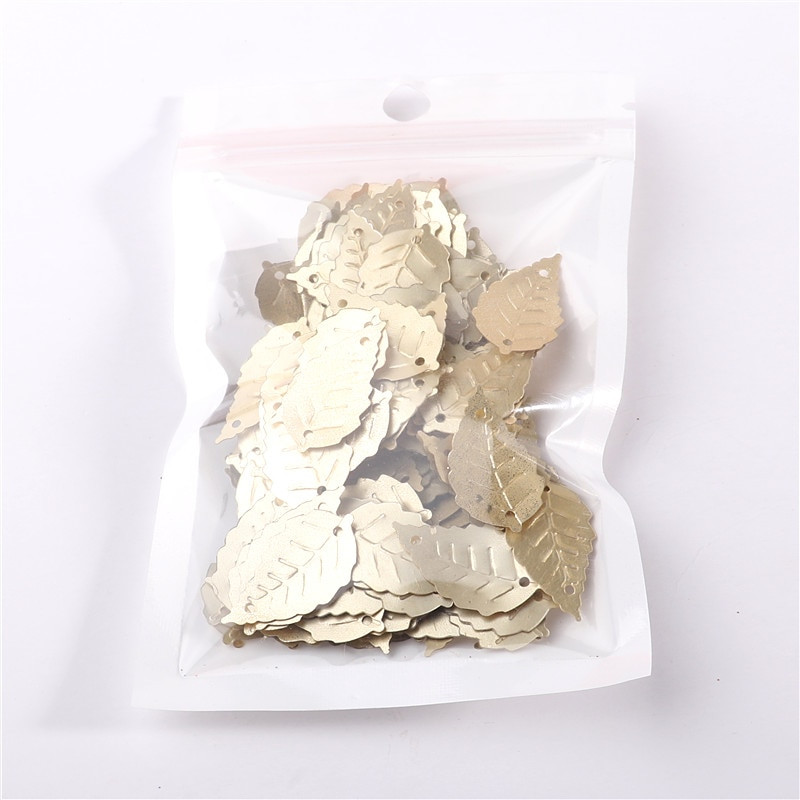 100 τμχ ματ χρυσό 13*22 χιλιοστά πούλιες σε σχήμα φύλλου με 2 τρύπες & παγιέτες που ράβουν αυτοκόλλητο γκλίτερ σε ύφασμα, αξεσουάρ γυναικείων ενδυμάτων DIY