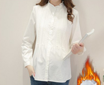 Модерна дамска риза с ниска яка в бял цвят