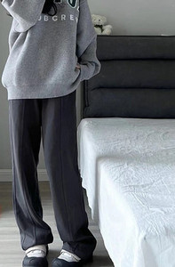 Laiad püksid rasedatele – kõrge vöökohaga