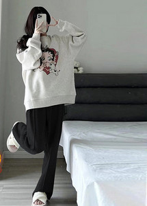 Laiad püksid rasedatele – kõrge vöökohaga