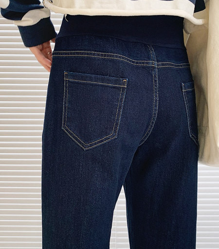 Blugi de maternitate cu talie înaltă la modă