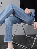 Μοντέρνο σκισμένο τζιν εγκυμοσύνης