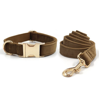 Pruunist sametist lemmiklooma kaelarihm koertele Isikupärastatud ID Bowtie koera kaelarihm kakakotiga Luksuslikud kuldsed metallpandlad lemmikloomatarbed