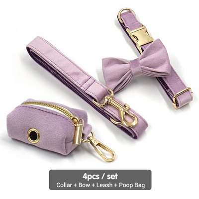 Harnaș de designer din catifea violet deschis pentru câini cu nume personalizat Set guler și lesă cu papion pentru animale de companie cu geantă pentru caca Catarame din metal auriu