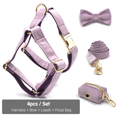 Harnaș de designer din catifea violet deschis pentru câini cu nume personalizat Set guler și lesă cu papion pentru animale de companie cu geantă pentru caca Catarame din metal auriu