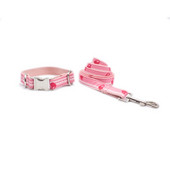 Isikupärastatud roosa südamega koera kaelarihm koos kikilipsuga tasuta graveeritud nimesilt väikesele keskmisele suurele koerale