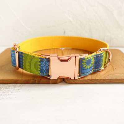 MUTTCO λιανικής πώλησης υψηλής ποιότητας χειροποίητο γιακά Σετ λουρί γιακά σκύλου FOLK YELLOW με παπιγιόν 5 μεγέθη UDC024M