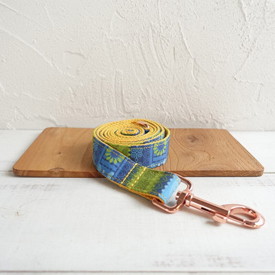 MUTTCO λιανικής πώλησης υψηλής ποιότητας χειροποίητο γιακά Σετ λουρί γιακά σκύλου FOLK YELLOW με παπιγιόν 5 μεγέθη UDC024M