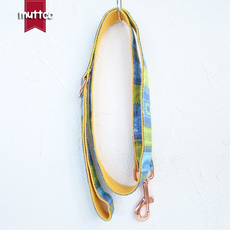 MUTTCO λιανικής πώλησης υψηλής ποιότητας χειροποίητο γιακά Σετ λουρί γιακά σκύλου FOLK YELLOW με παπιγιόν 5 μεγέθη UDC024M