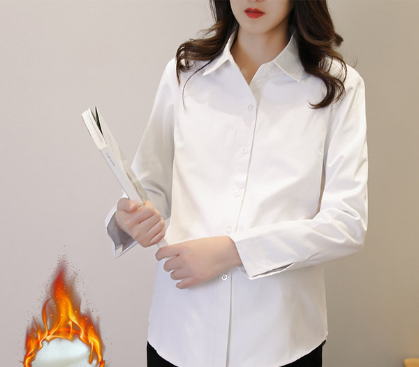 Μοντέρνο γυναικείο πουκάμισο με κλασικό γιακά σε λευκό χρώμα