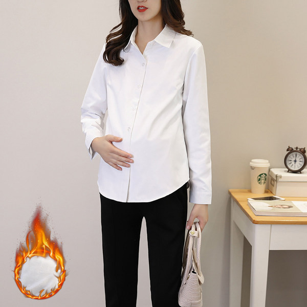 Μοντέρνο γυναικείο πουκάμισο με κλασικό γιακά σε λευκό χρώμα